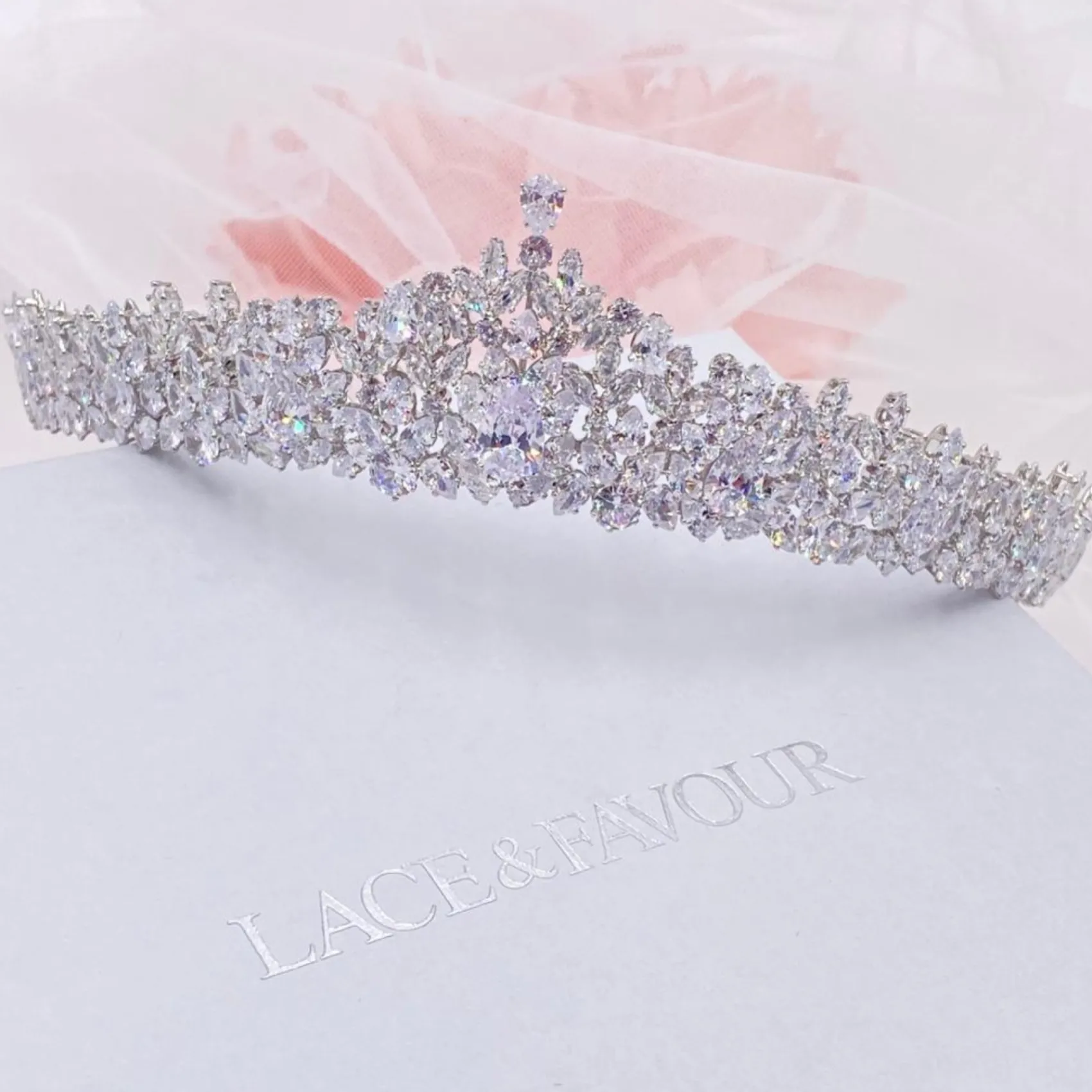 Lace & Favour Kronleuchter Classic Cubic Zirkonia Hochzeit Tiara* Haarschmuck Aus Kristall | Silberne Haar-accessoires