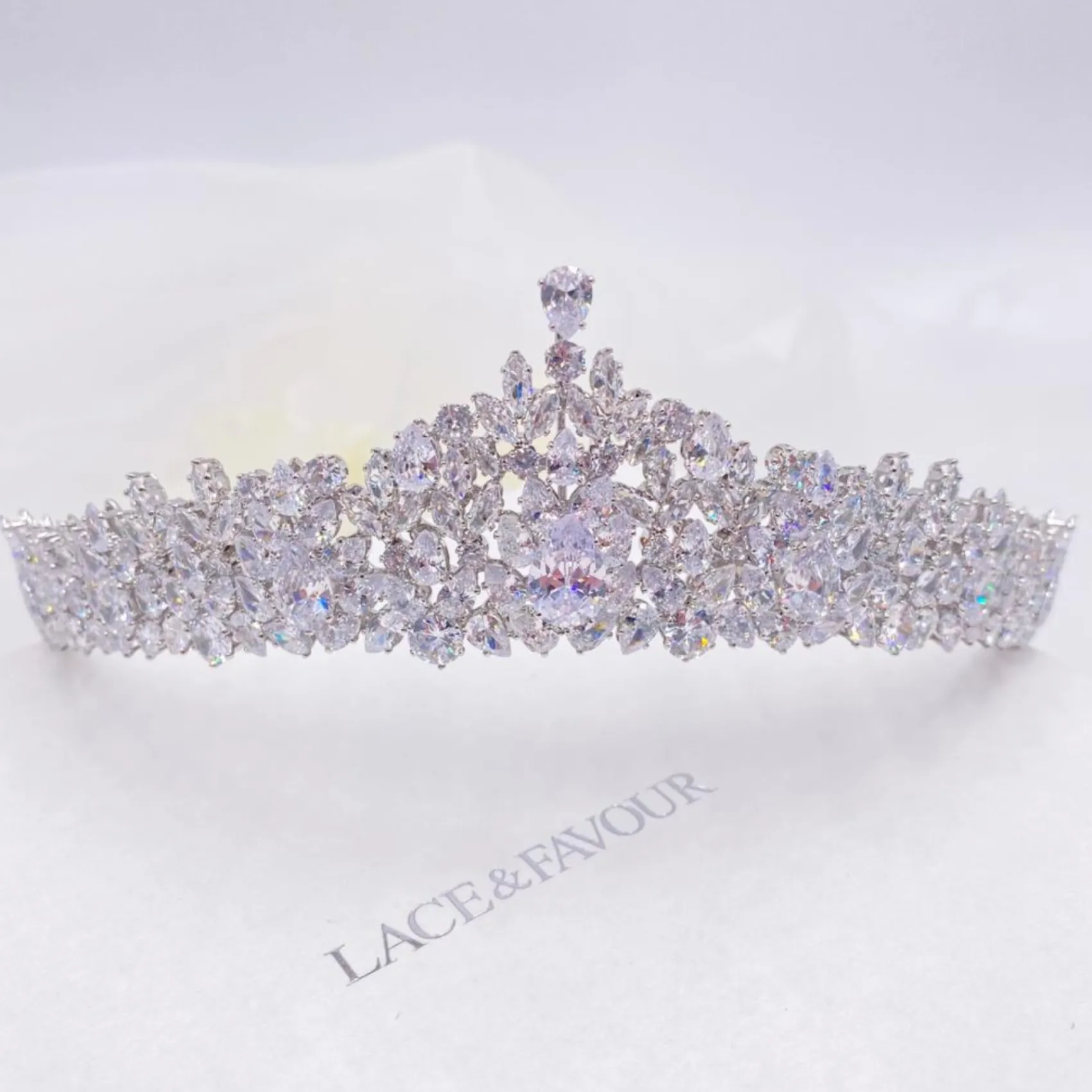 Lace & Favour Kronleuchter Classic Cubic Zirkonia Hochzeit Tiara* Haarschmuck Aus Kristall | Silberne Haar-accessoires