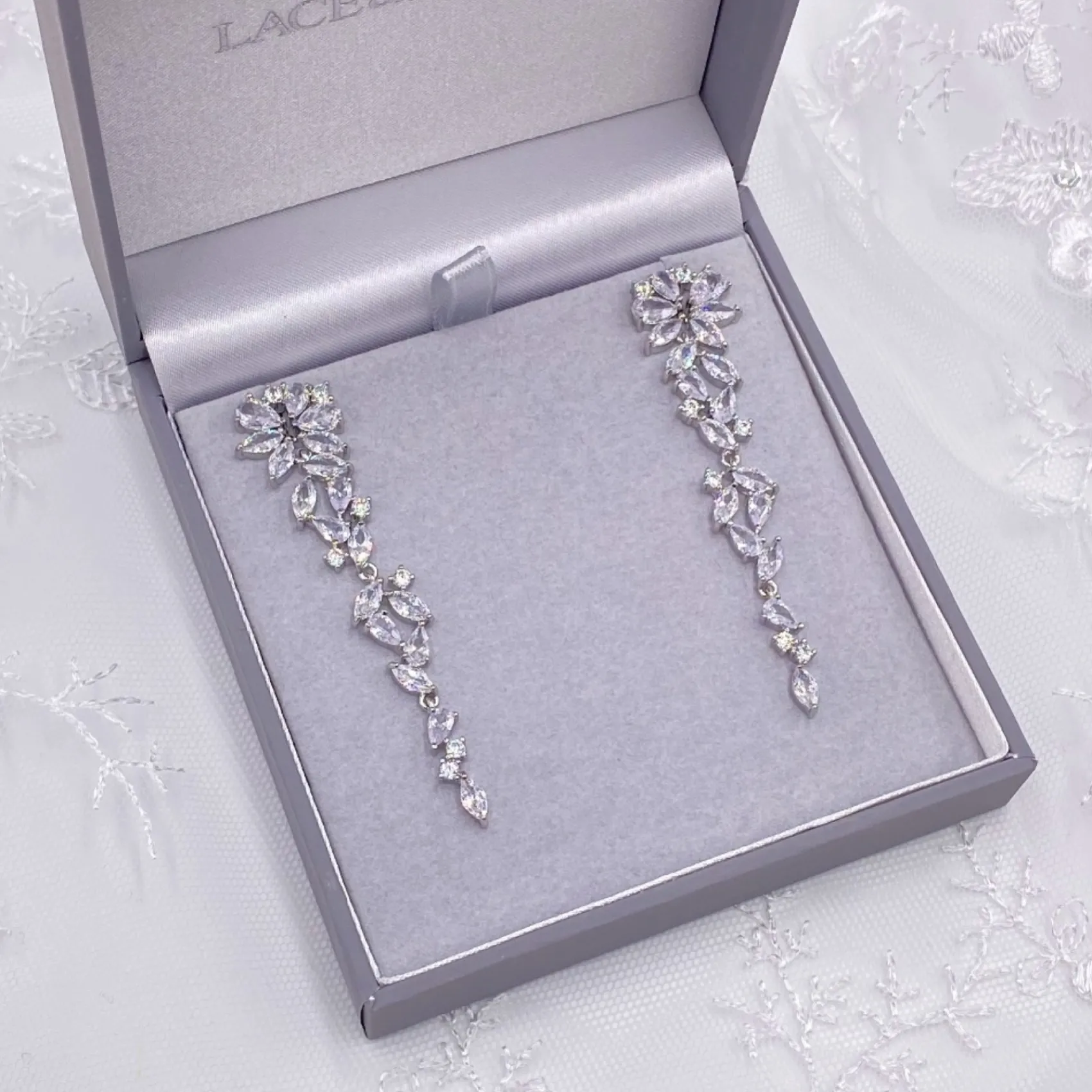 Lace & Favour Kubanische Zirkonia-Ohrringe mit langen Tropfen* Silberner Abschlussball-schmuck | Abschlussball-ohrringe