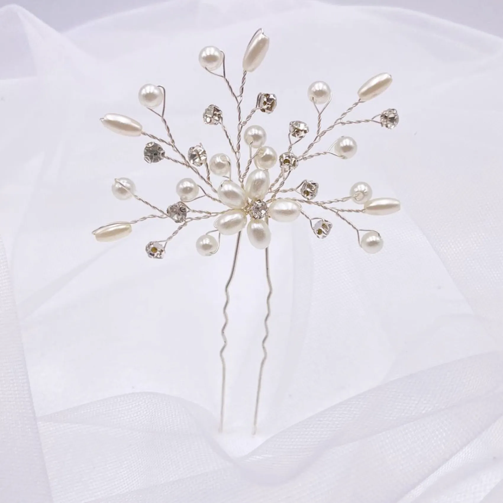 Lace & Favour Leia Floral Perle und Kristall Spray Haarnadel* Geschenke Für Brautjungfern | Perlen-haarschmuck
