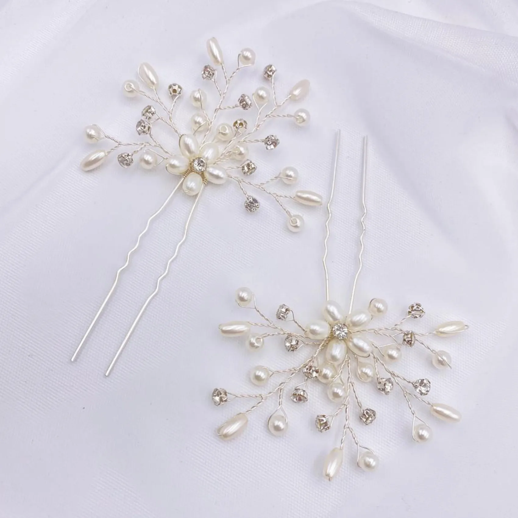 Lace & Favour Leia Floral Perle und Kristall Spray Haarnadel* Geschenke Für Brautjungfern | Perlen-haarschmuck