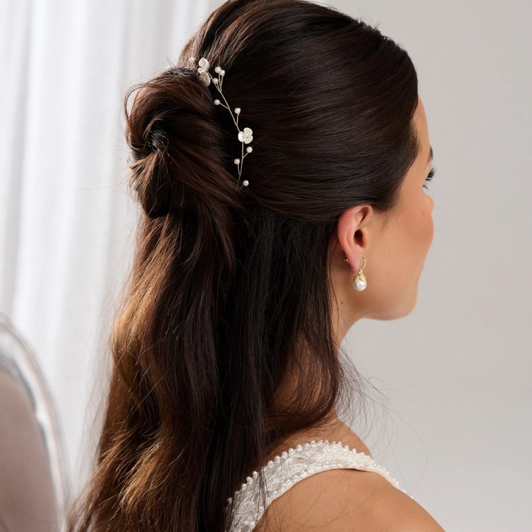Lace & Favour Letisha Elfenbein Blumen und Perlen Zweige Hochzeit Haarsträhne (Gold)* Perlen-haarschmuck | Gold-haar-accessoires