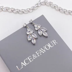 Lace & Favour Lila Zierliche Cubic Zirkonia Tropfenohrringe (Silber)* Geschenke Für Brautjungfern | Geschenke Für Die Braut