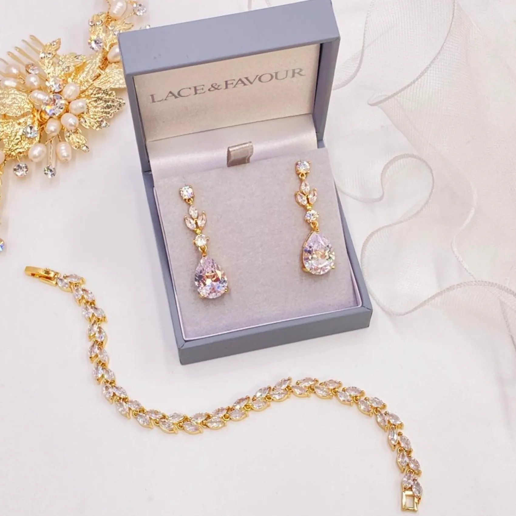 Lace & Favour Lilibeth Gold Cubic Zirkonia Tropfen-Ohrringe* Geschenke Für Die Braut | Kristall-hochzeitsschmuck