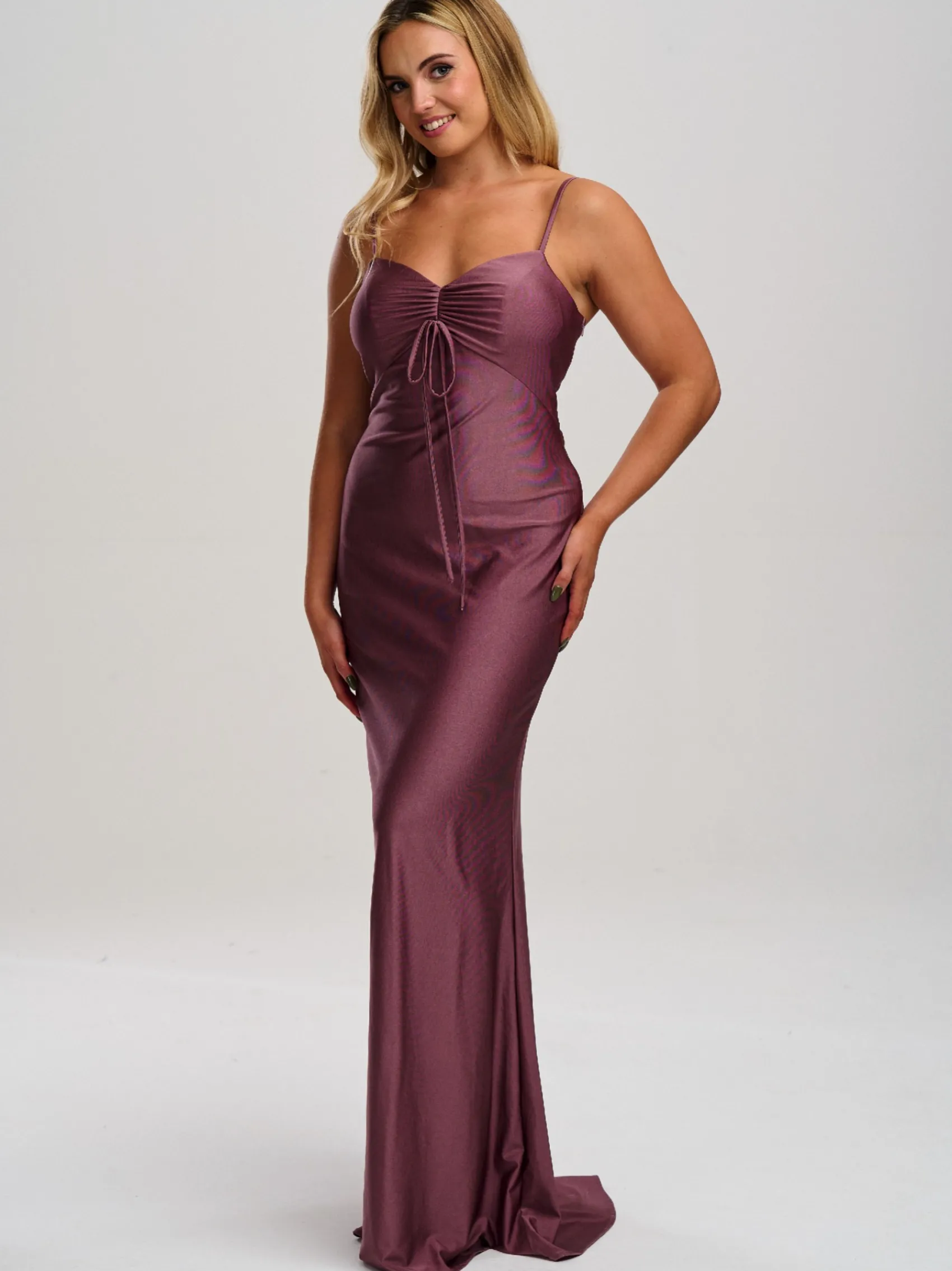 Linzi Jay Stretch-Satin-Abschlussballkleid mit Krawatte vorne* Linzi Jay Prom Dresses