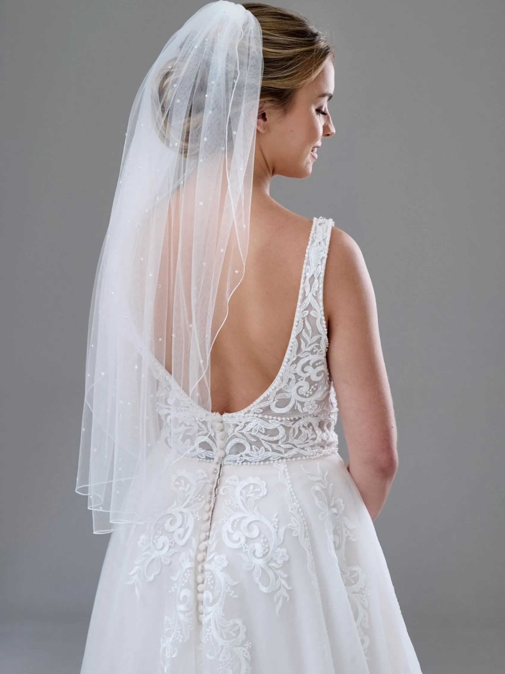 Twilight Designs Lovington Elfenbein einstufiger Schleier mit verstreuten Diamanten und Kordelrand* Einstufige Schleier | Ellenbogenlange Schleier