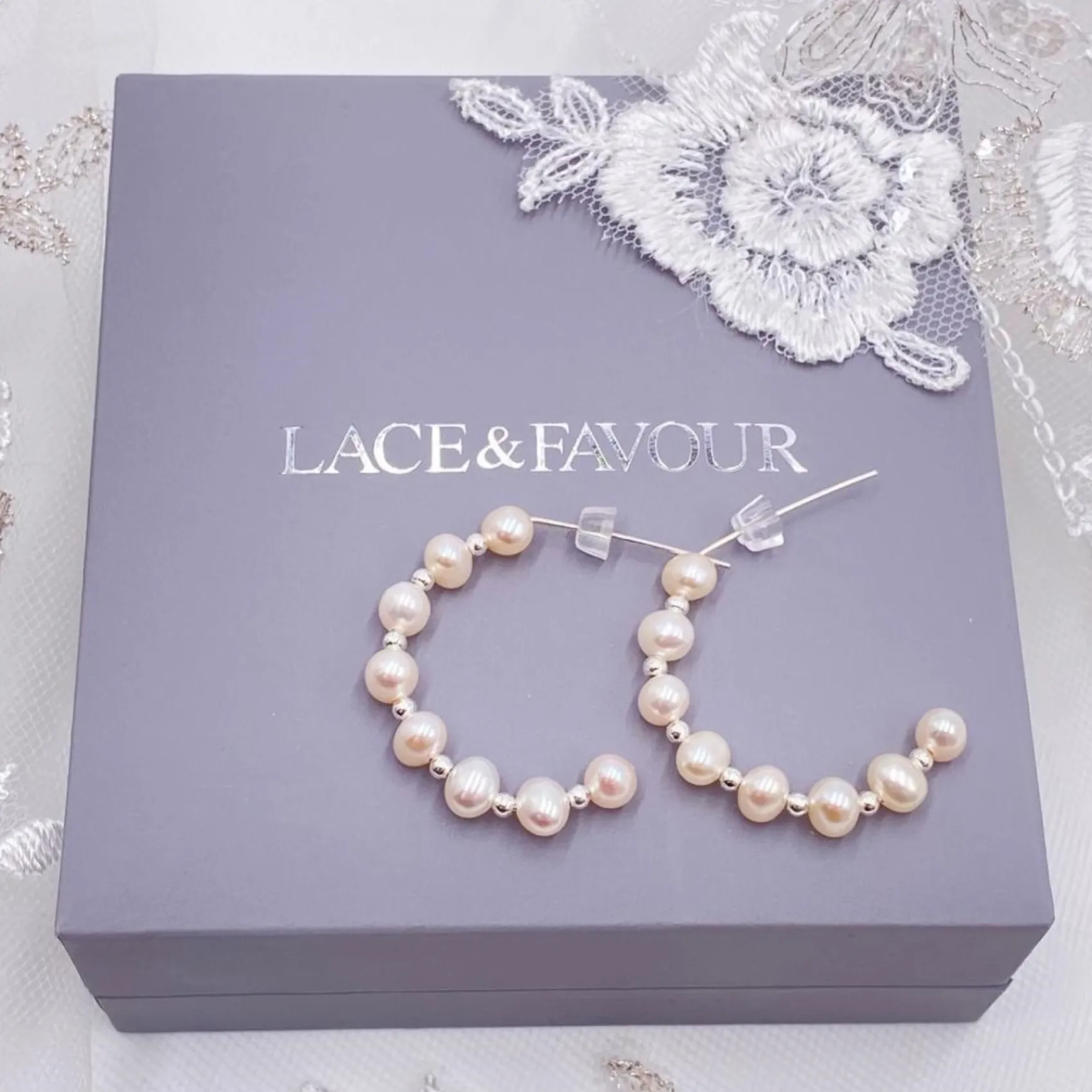 Lace & Favour Luana Süßwasserperlen-Halbring-Ohrringe* Perlen-hochzeitsschmuck | Silberner Hochzeitsschmuck