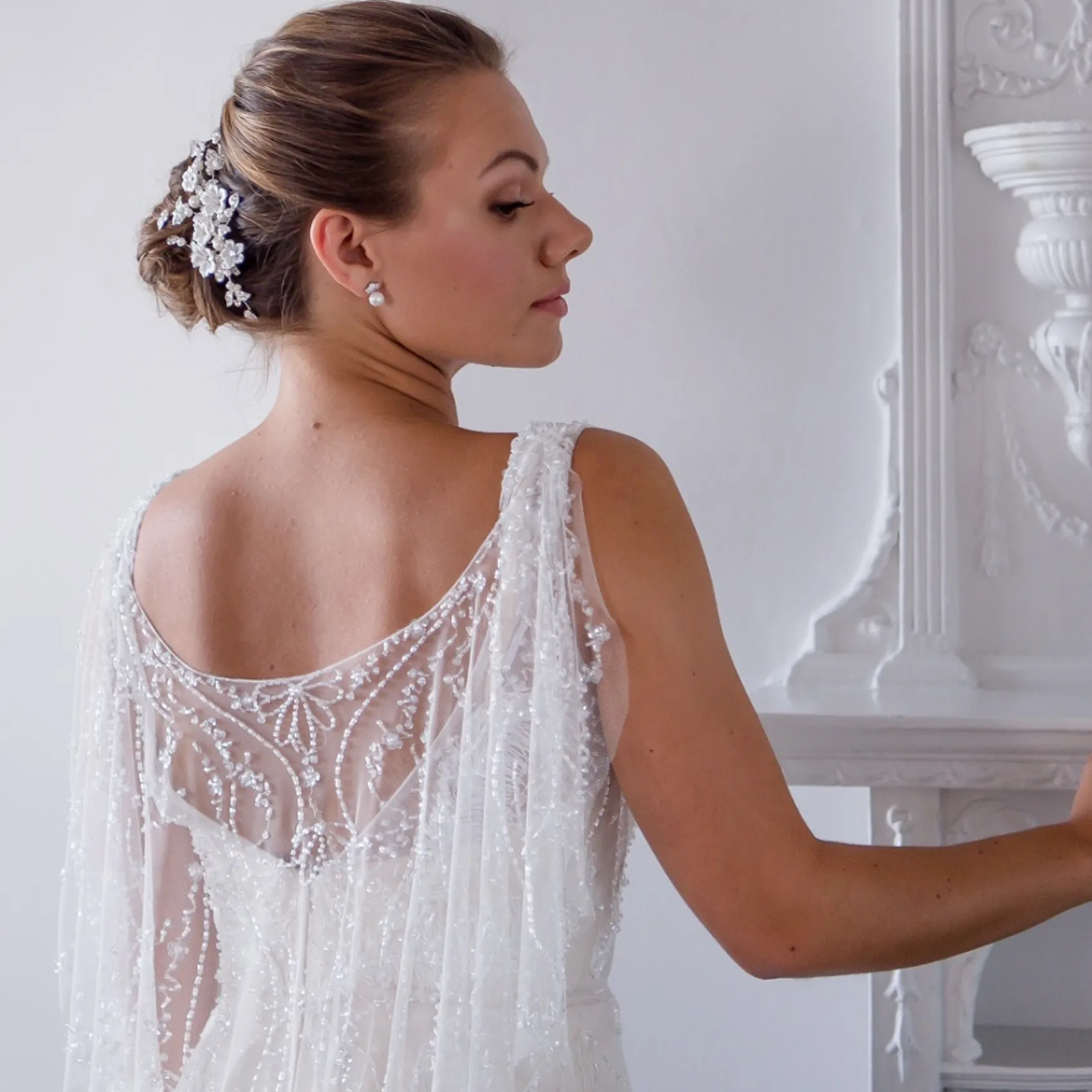 Twilight Designs Magnolia Porzellan Blumen und Kristall Blätter Hochzeit Haarspange* Perlen-haarschmuck | Silberne Haar-accessoires