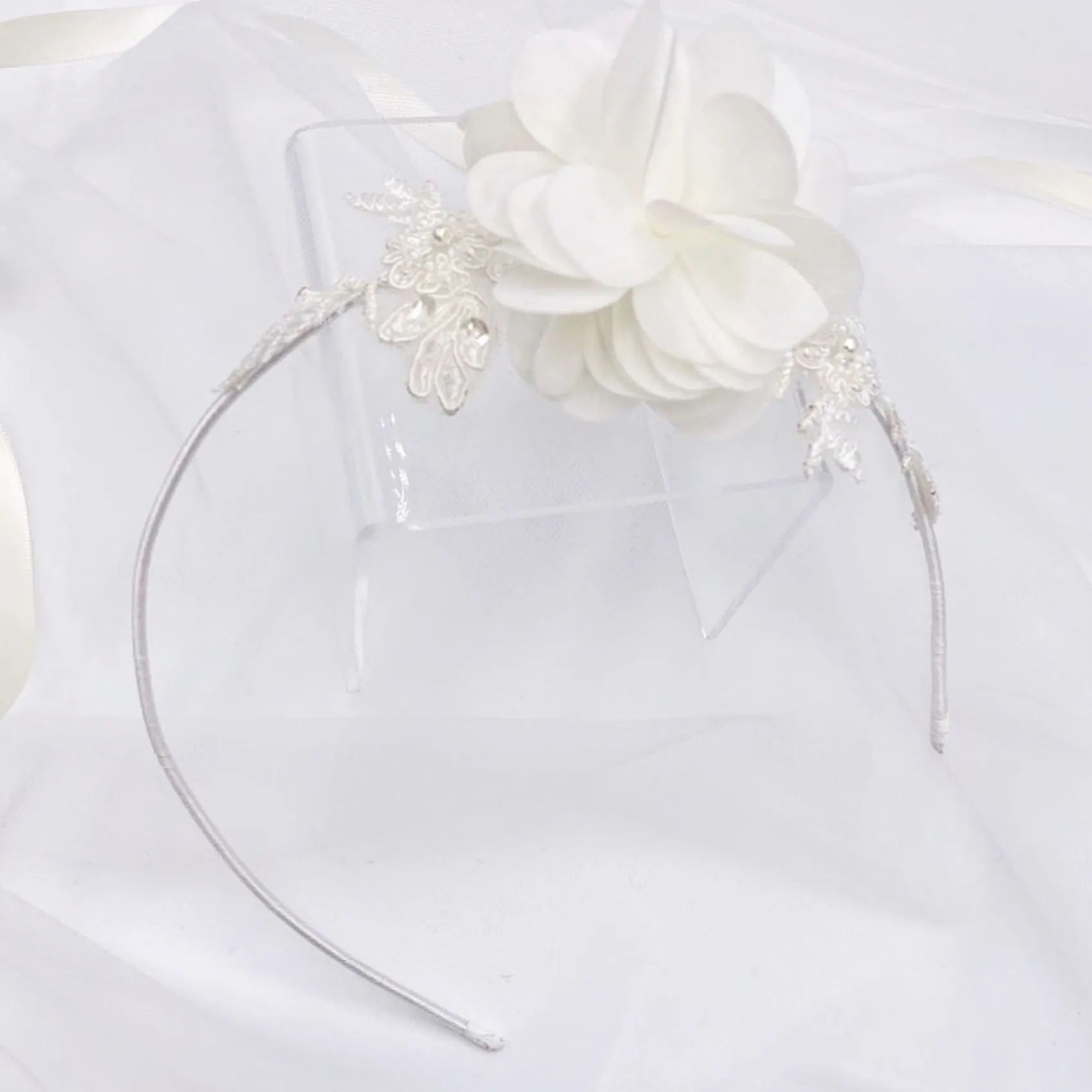 Beads & Beyond Maisie Elfenbein Spitze und Blume Kinder Seite Stirnband* Geschenke Für Blumenmädchen | Haarschmuck Für Blumenmädchen