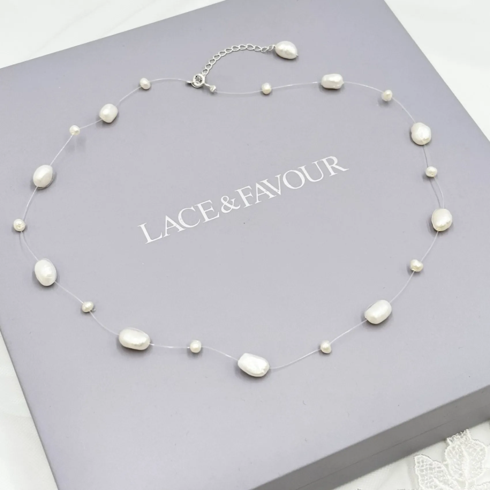 Lace & Favour Mereia Illusions-Süßwasserperlenkette* Geschenke Für Die Braut | Perlen-hochzeitsschmuck