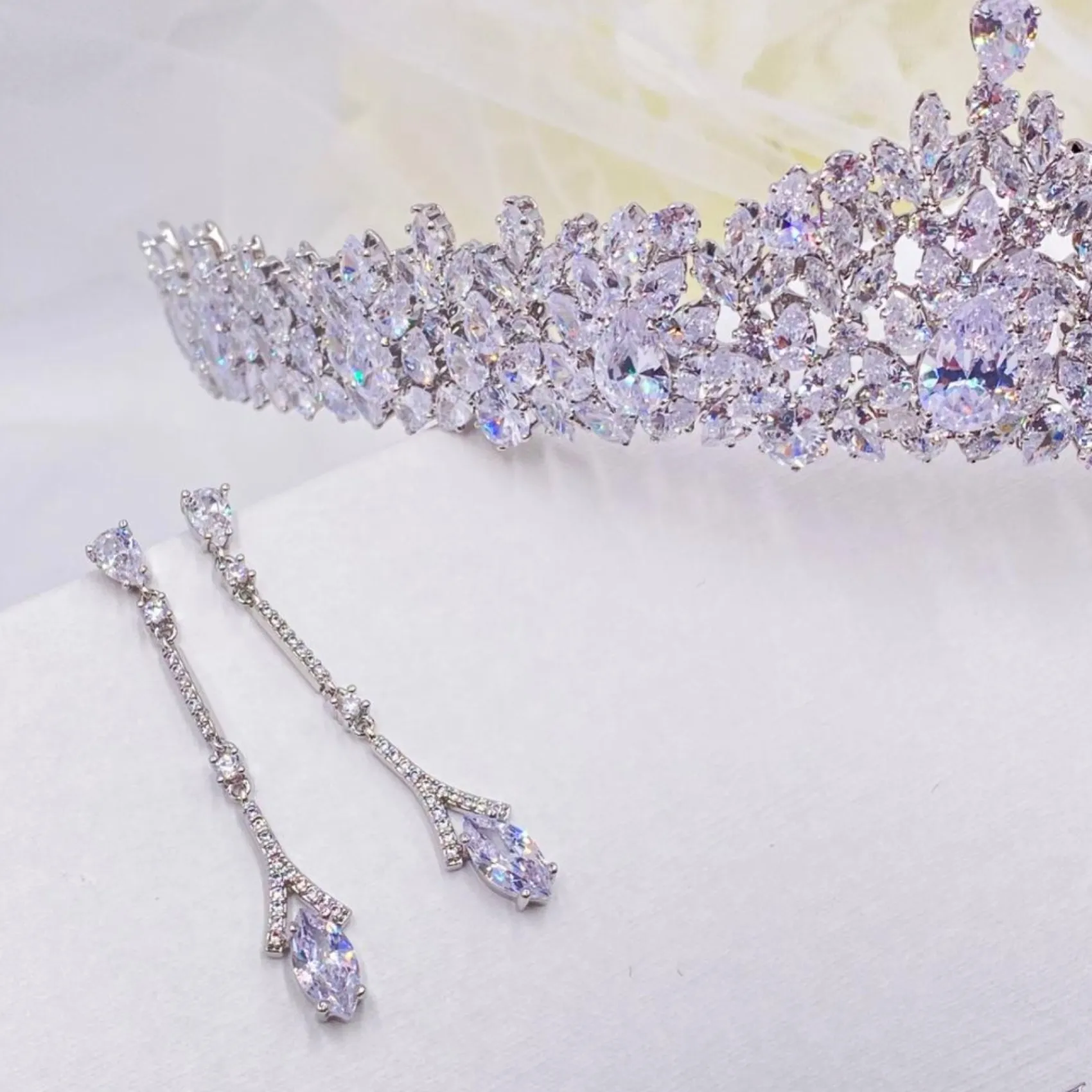 Lace & Favour Miami Zierliche lange Kristalltropfen-Ohrringe* Silberner Abschlussball-schmuck | Abschlussball-ohrringe