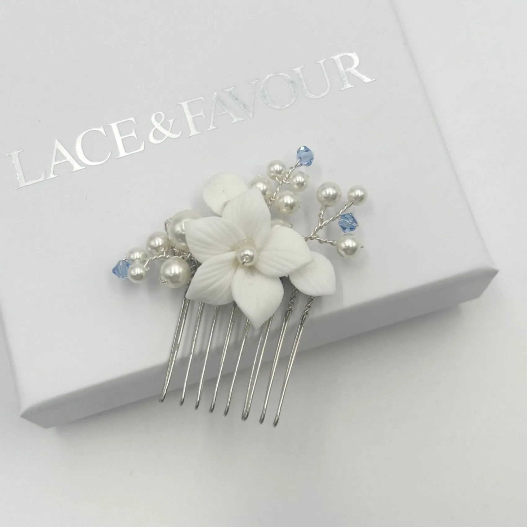Beads & Beyond Mini-Kamm in Tiffany-Perle und hellem Saphir-Kristall mit Blumenmuster* Etwas Blaue Geschenke | Geschenke Für Die Braut