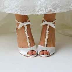 Perfect Bridal Morgan Färbbar Elfenbein Satin Keshi Perle T-Bar Sandalen mit Schleife Detail* Hochzeitsschuhe | Hochhackige Schuhe