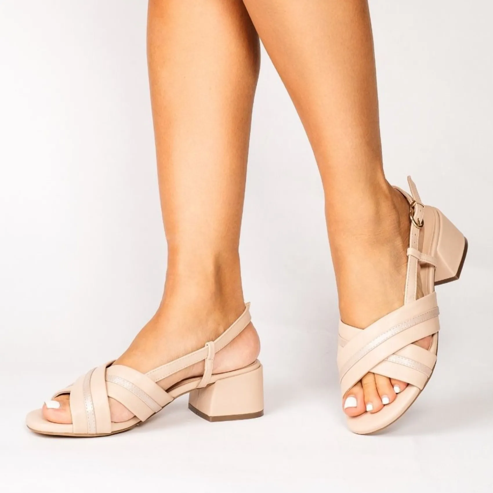 Paradox London Nancy Nackt Kunstleder Breite Passform Slingback Blockabsatz Sandalen* Abschlussball-sandalen | Ballschuhe Mit Niedrigem Absatz