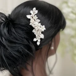 Lace & Favour Nieve Elfenbein Porzellan Blumen und Perle Hochzeit Haarkamm* Perlen-haarschmuck | Silberne Haar-accessoires