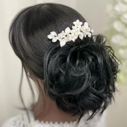 Lace & Favour Nieve Elfenbein Porzellan Blumen und Perle Hochzeit Haarkamm* Perlen-haarschmuck | Silberne Haar-accessoires