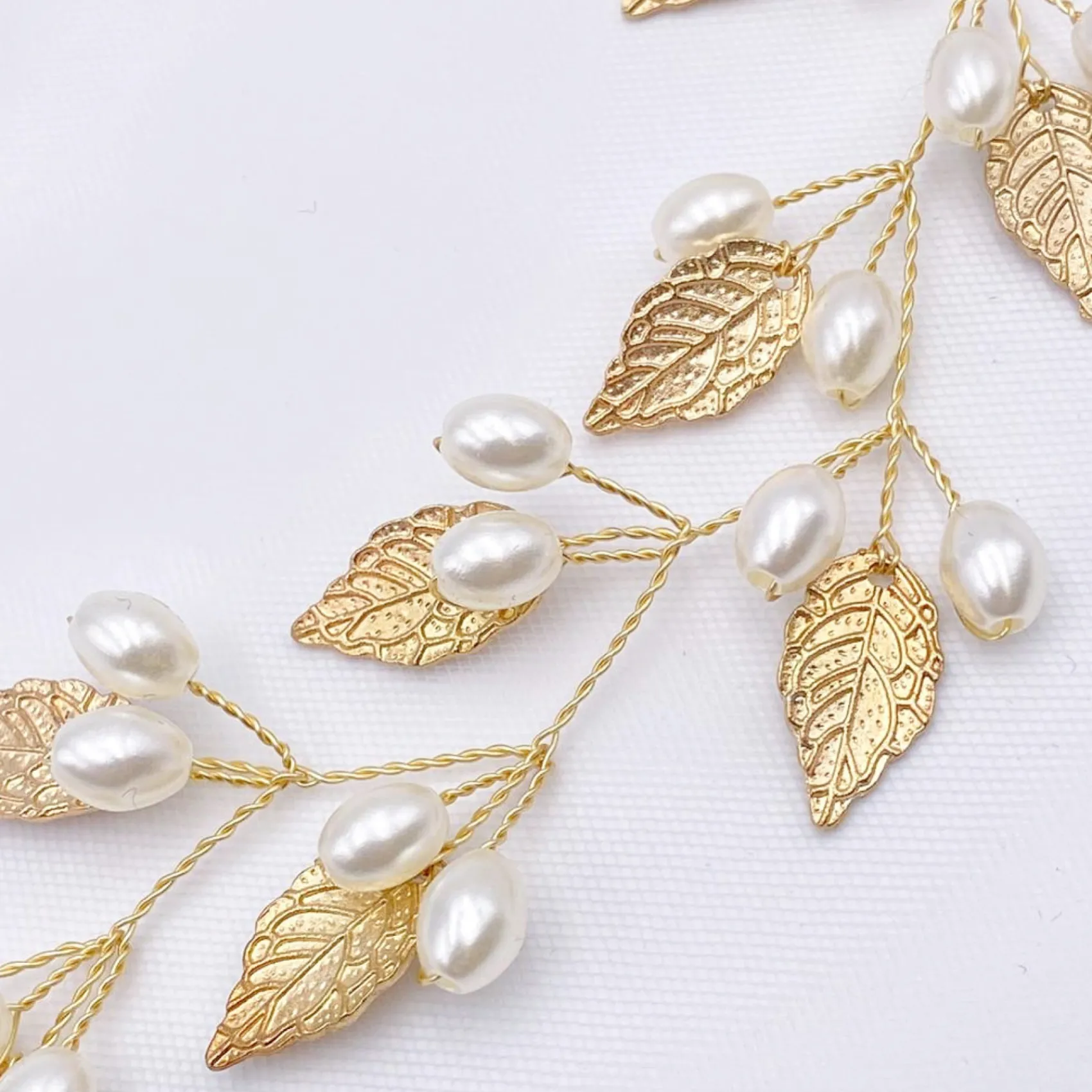 Lace & Favour Oktober Gold Blätter und Perlen Lange Hochzeit Haarsträhne* Perlen-haarschmuck | Gold-haar-accessoires