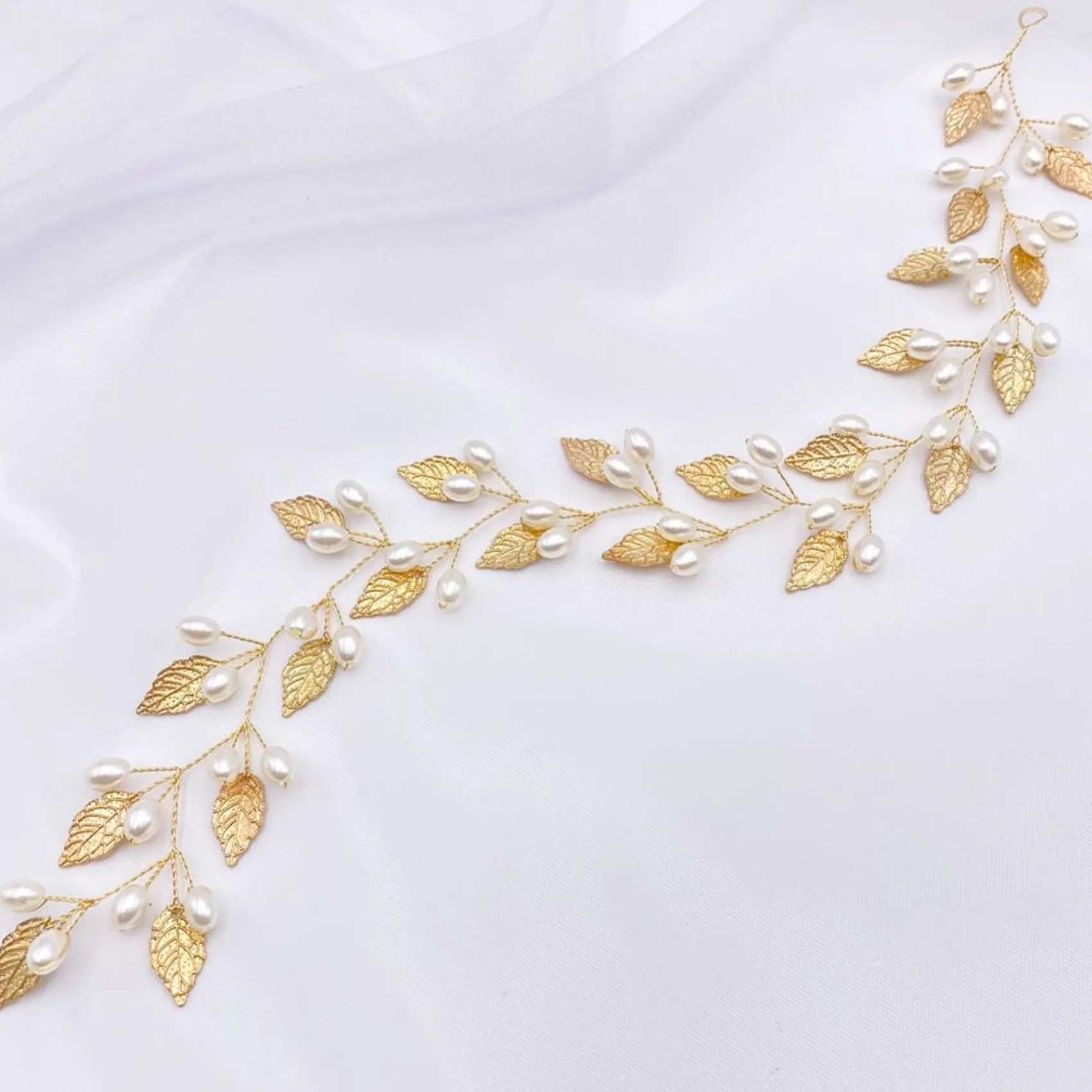 Lace & Favour Oktober Gold Blätter und Perlen Lange Hochzeit Haarsträhne* Perlen-haarschmuck | Gold-haar-accessoires