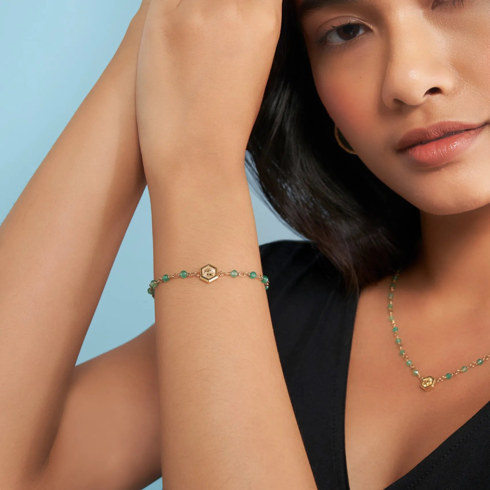 Olivia Burton Minima Bee Grünes und vergoldetes Perlenarmband mit Charm*Damen Damenschmuck | Geschenke Für Die Mutter Des Bräutigams