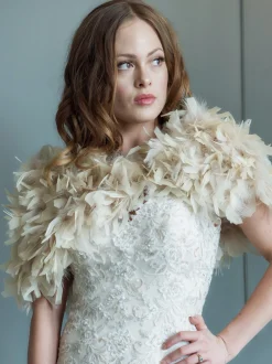 Beverly Hills Olivia Champagner Ruffle Feder Brautstola* Federstolen & Umhänge | Hochzeitsumhänge & Tücher