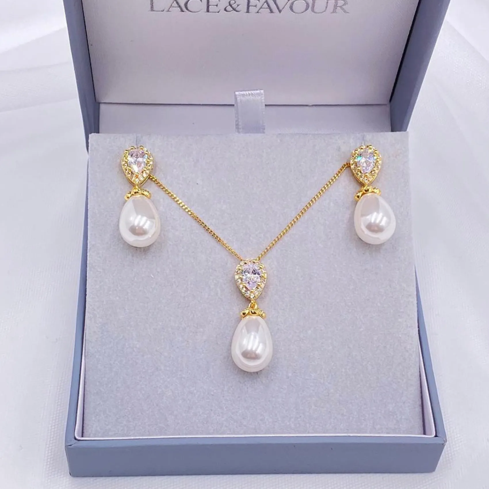 Lace & Favour Paloma Gold Teardrop Perlen Brautschmuck Set* Geschenke Für Die Braut | Perlen-hochzeitsschmuck