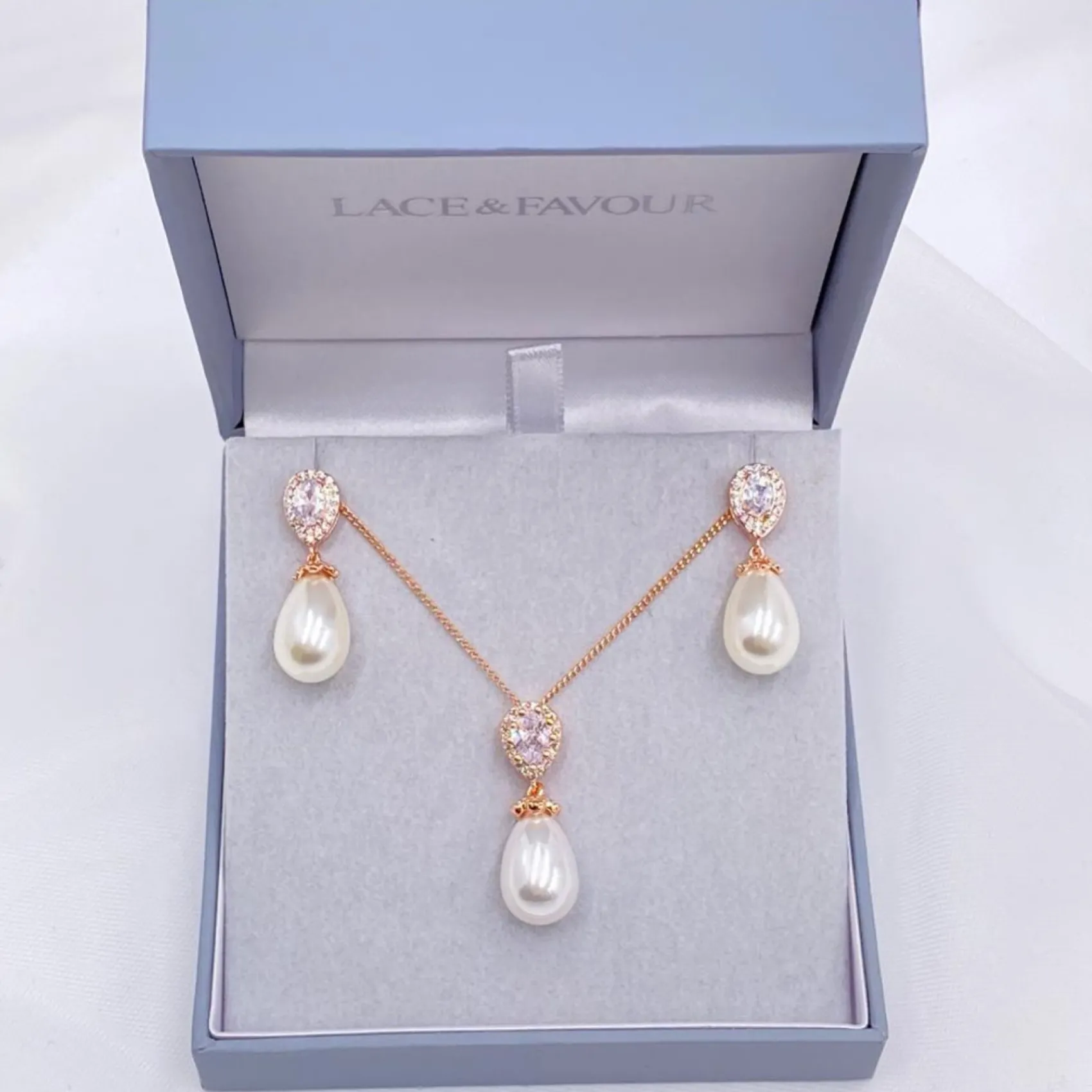 Lace & Favour Paloma Rose Gold Teardrop Perlen Brautschmuck Set* Geschenke Für Die Braut | Perlen-hochzeitsschmuck