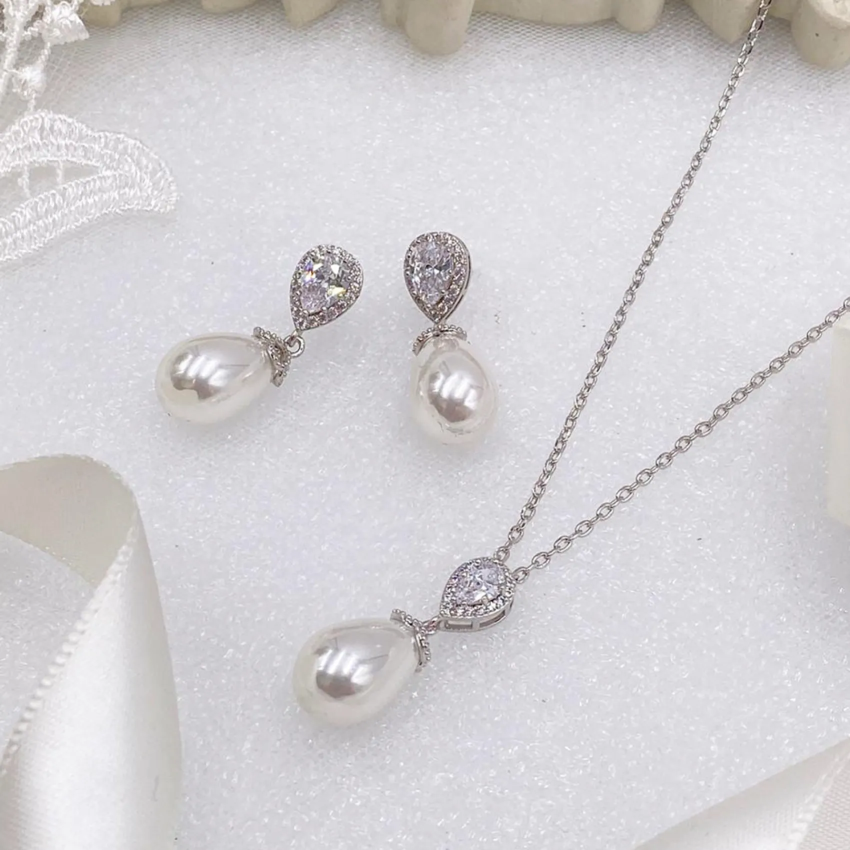 Lace & Favour Paloma Teardrop Perlen-Anhänger Halskette | * Perlen-hochzeitsschmuck | Silberner Hochzeitsschmuck