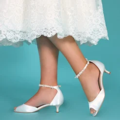 Perfect Bridal Amber Elfenbein Satin Kitten Heel Perle Knöchelriemen Sandalen* Schuhe Mit Niedrigem Absatz | Schuhe Zum Färben