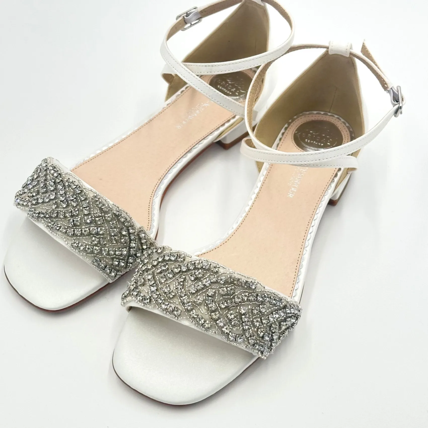 Perfect Bridal Blair Elfenbein Satin Kristall Flache Sandalen (Weite Passform)* Glitzernde Ballschuhe | Weiße Ballschuhe