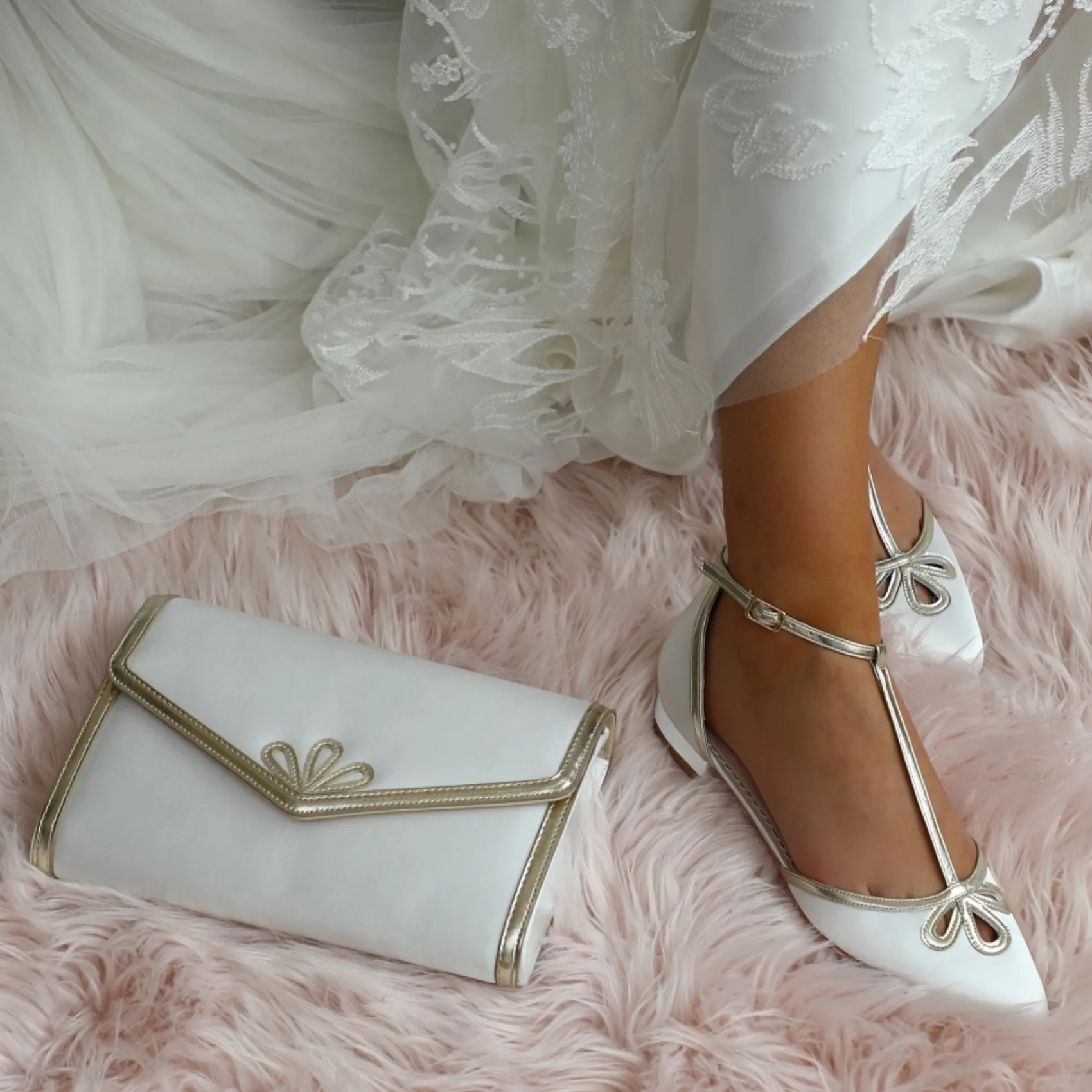 Perfect Bridal Clover Färbbare elfenbeinfarbene Satin und Gold Clutch Tasche* Hochzeit Handtaschen