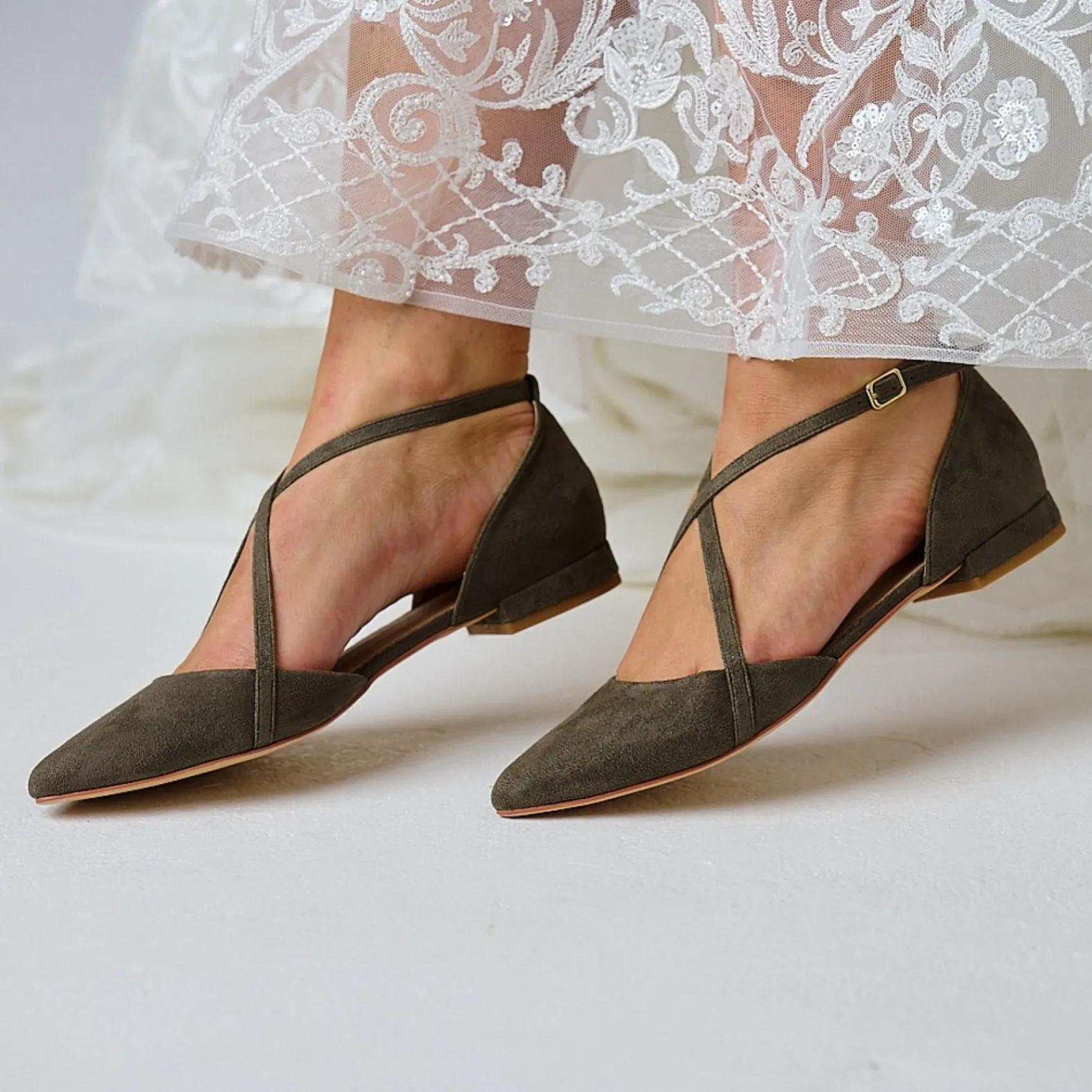 Perfect Bridal Davina Olive Grün Wildleder Kreuzriemen spitzen Ballett Fla* Schuhe Für Hochzeitsgäste | Schuhe Für Die Mutter Der Braut