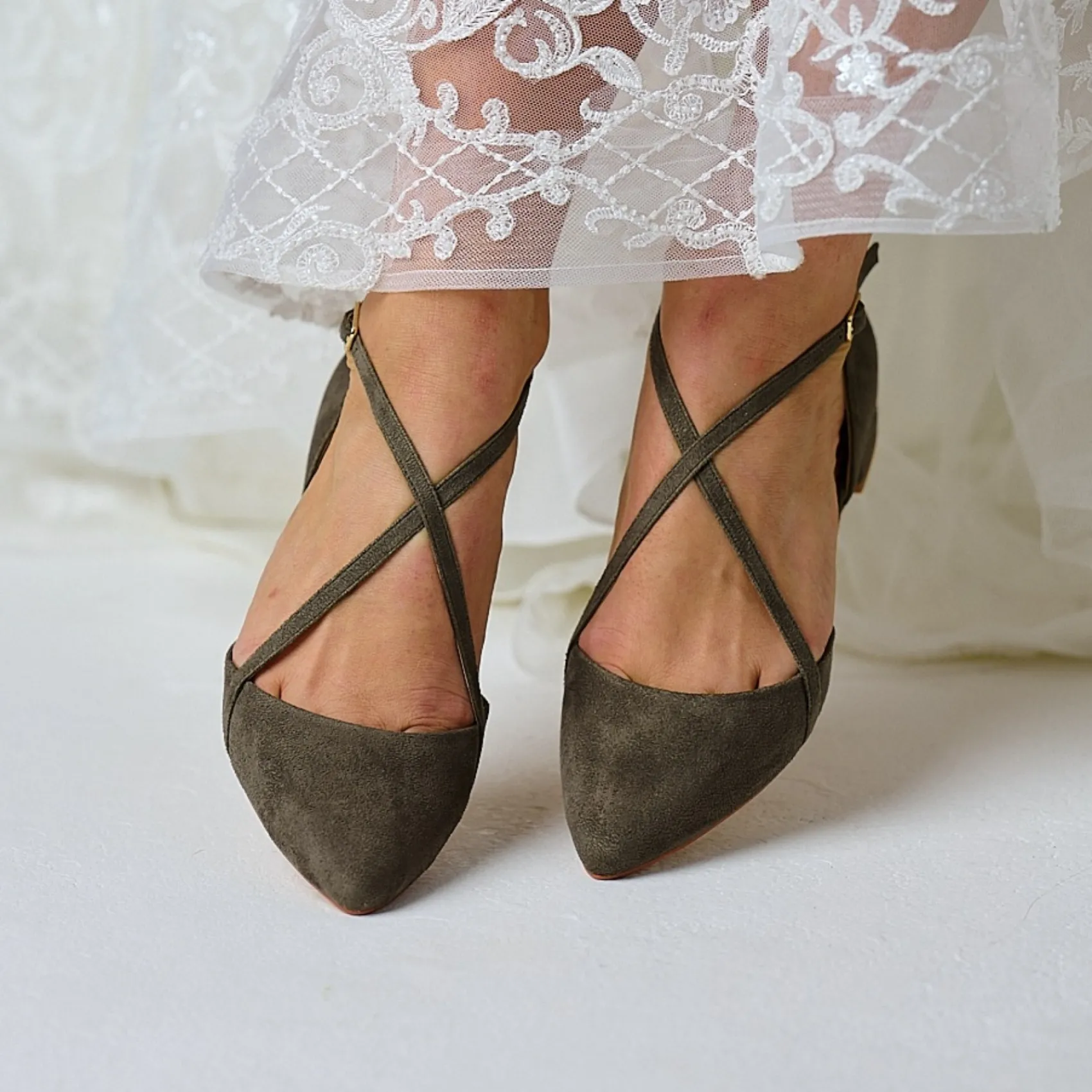 Perfect Bridal Davina Olive Grün Wildleder Kreuzriemen spitzen Ballett Fla* Schuhe Für Hochzeitsgäste | Schuhe Für Die Mutter Der Braut
