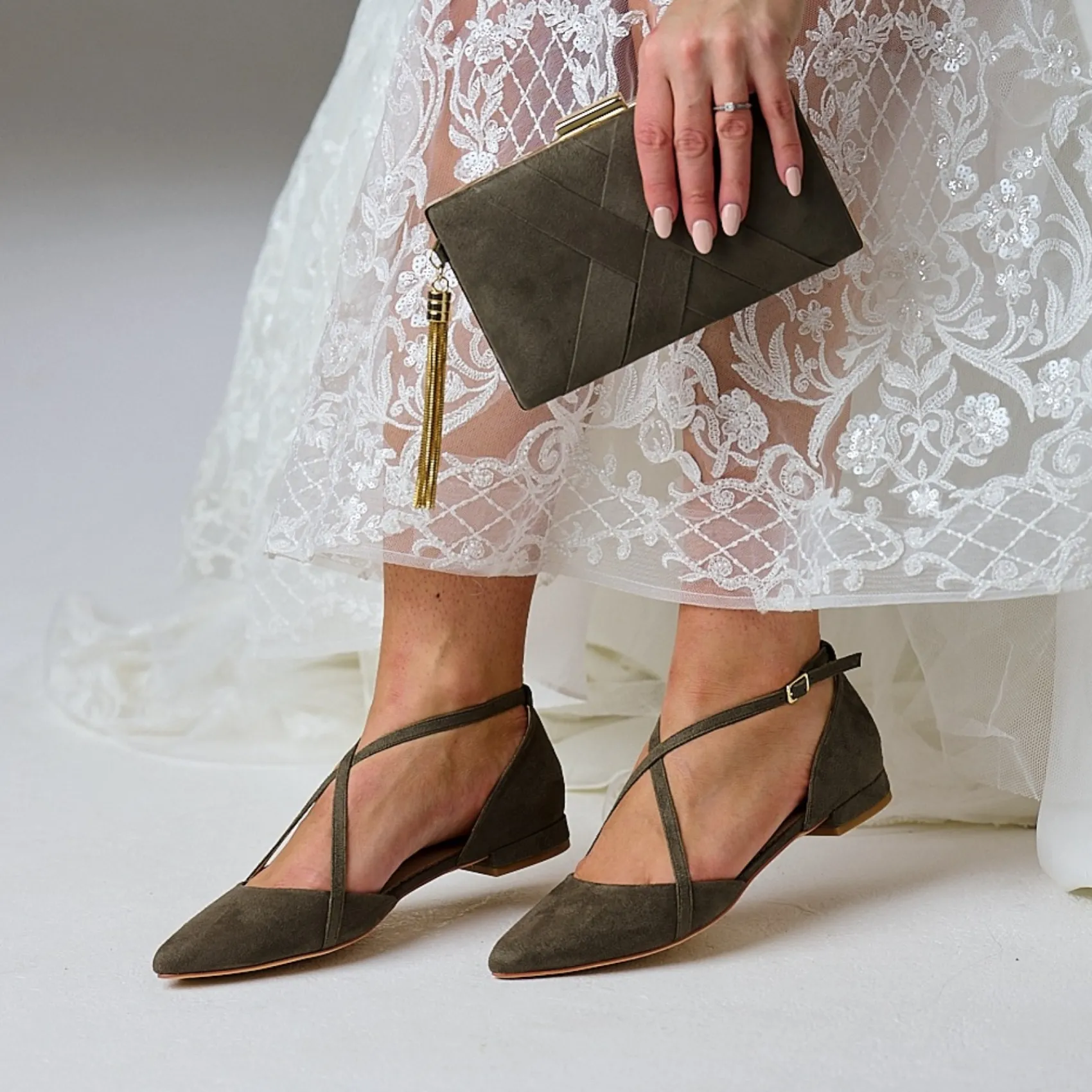 Perfect Bridal Davina Olive Grün Wildleder Kreuzriemen spitzen Ballett Fla* Schuhe Für Hochzeitsgäste | Schuhe Für Die Mutter Der Braut