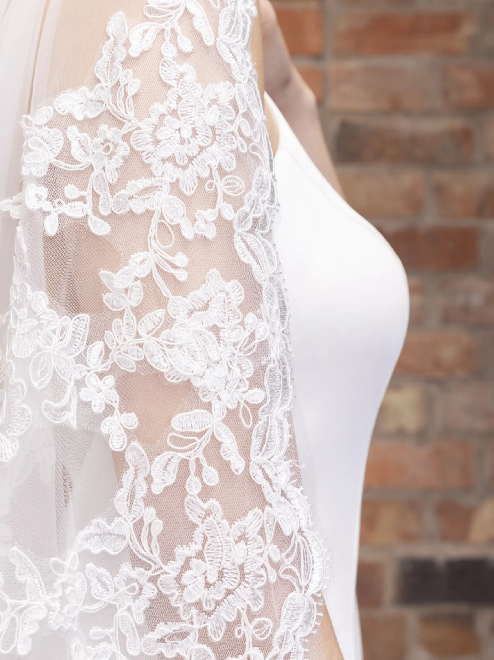 Perfect Bridal Einstöckiger Kathedralenschleier aus Spitze mit Motiven* Einstufige Schleier | Kapelle Länge & Kathedrale Schleier