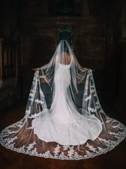 Perfect Bridal Einstöckiger Kathedralenschleier aus Spitze mit Motiven* Einstufige Schleier | Kapelle Länge & Kathedrale Schleier