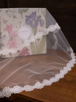 Perfect Bridal Elfenbein Zweistöckig Zart Spitze Rand Kathedrale Schleier* Zweistufiger Schleier | Kapelle Länge & Kathedrale Schleier