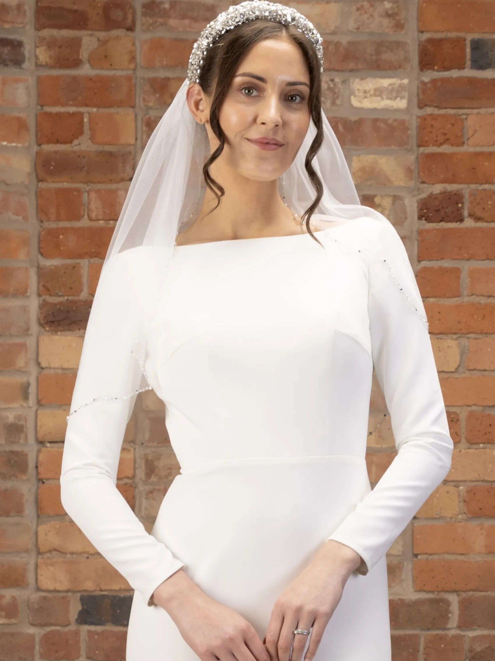 Perfect Bridal Elfenbeinfarbener, einstufiger, kurzer Schleier mit Perlen und Diamantbesatz* Einstufige Schleier | Ellenbogenlange Schleier