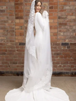 Perfect Bridal Elfenbeinfarbener einstufiger Mantilla-Spitzen-Kathedralschleier* Einstufige Schleier | Kapelle Länge & Kathedrale Schleier