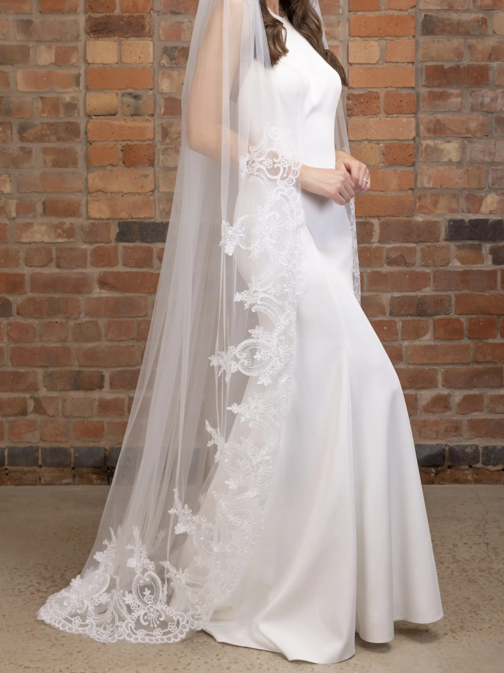 Perfect Bridal Elfenbeinfarbener einstufiger bodenlanger Schleier mit Spitzenschleppe* Einstufige Schleier | Bodenlange Schleier