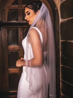 Perfect Bridal Elfenbeinfarbener, einstufiger, perlenbesetzter Silberrand-Fingerspitzenschleier* Einstufige Schleier | Fingerspitzen-schleier