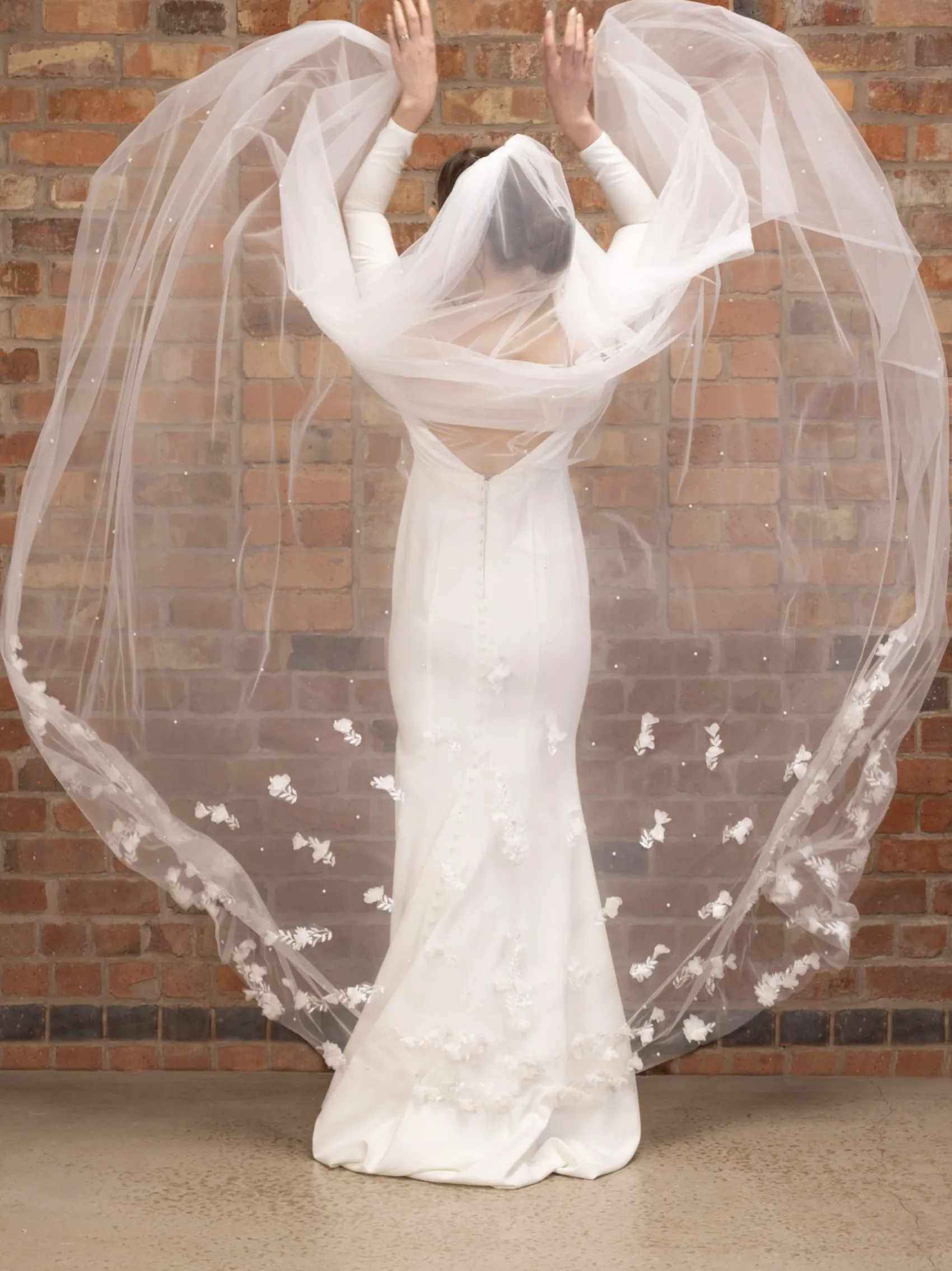 Perfect Bridal Elfenbeinfarbener einreihiger 3D Blumen und Perlen Kathedralenschleier* Einstufige Schleier | Kapelle Länge & Kathedrale Schleier