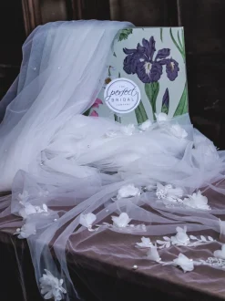 Perfect Bridal Elfenbeinfarbener einreihiger 3D Blumen und Perlen Kathedralenschleier* Einstufige Schleier | Kapelle Länge & Kathedrale Schleier