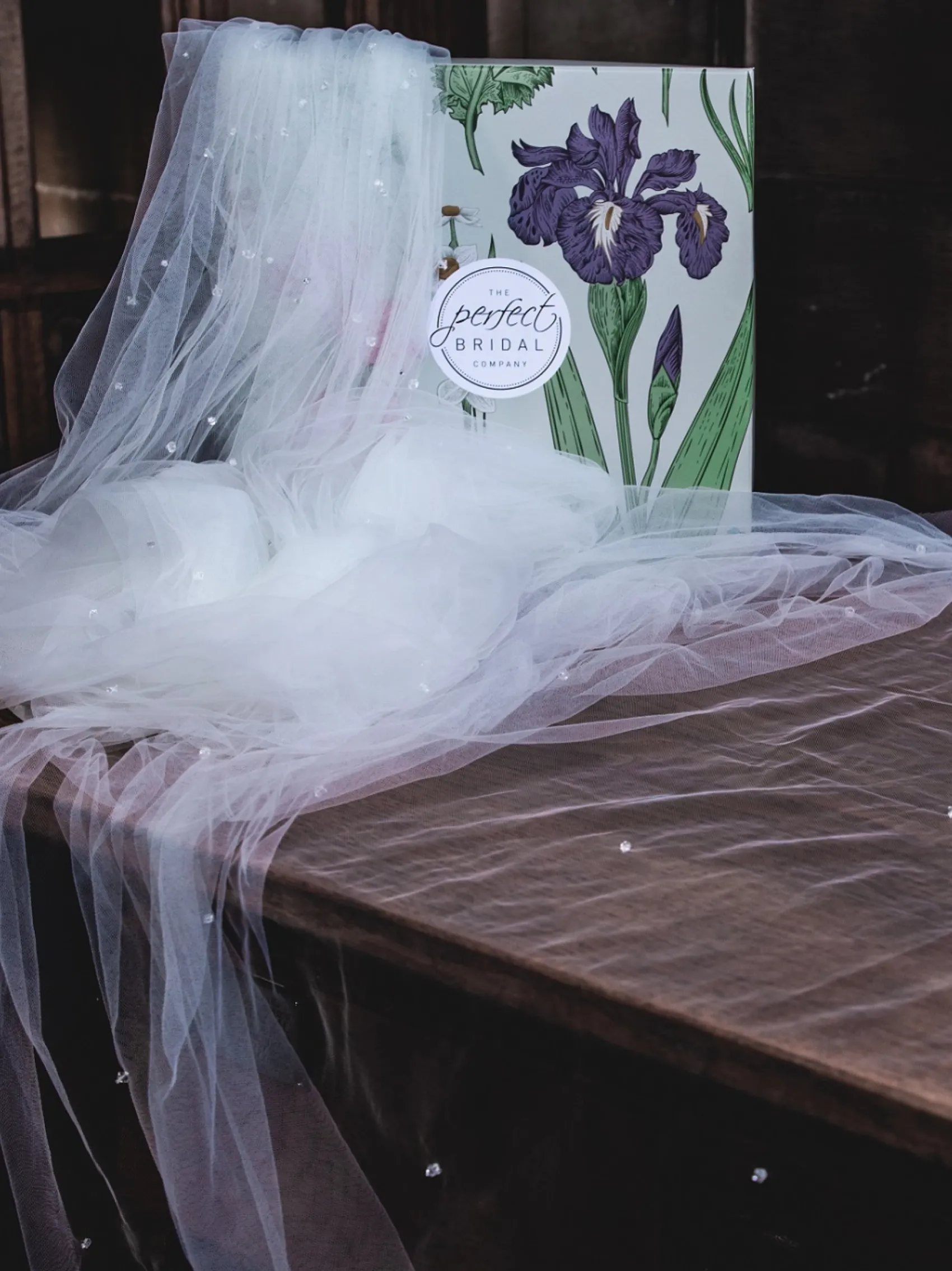 Perfect Bridal Elfenbeinfarbener einreihiger Kathedralenschleier mit geschliffenem Rand* Kapelle Länge & Kathedrale Schleier | Einstufige Schleier