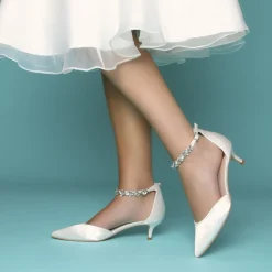 Perfect Bridal Eliza Elfenbein Satin verschönert Knöchelriemen Kitten Heels* Hochzeitsschuhe | Schuhe Mit Niedrigem Absatz
