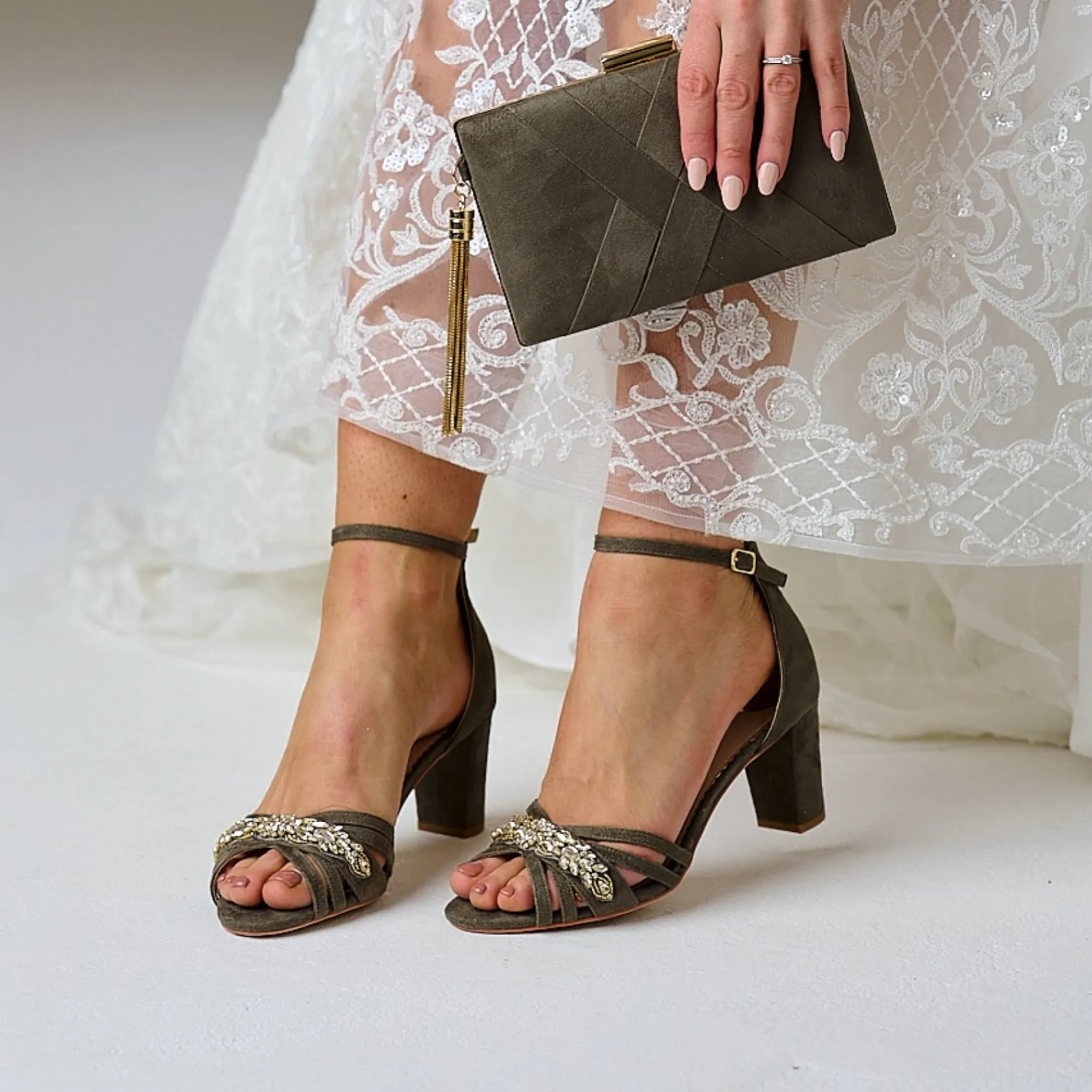 Perfect Bridal Frankie Olive Wildleder Kristall Riemchen Sandalen mit Blockabsatz* Party-schuhe | Schuhe Für Hochzeitsgäste