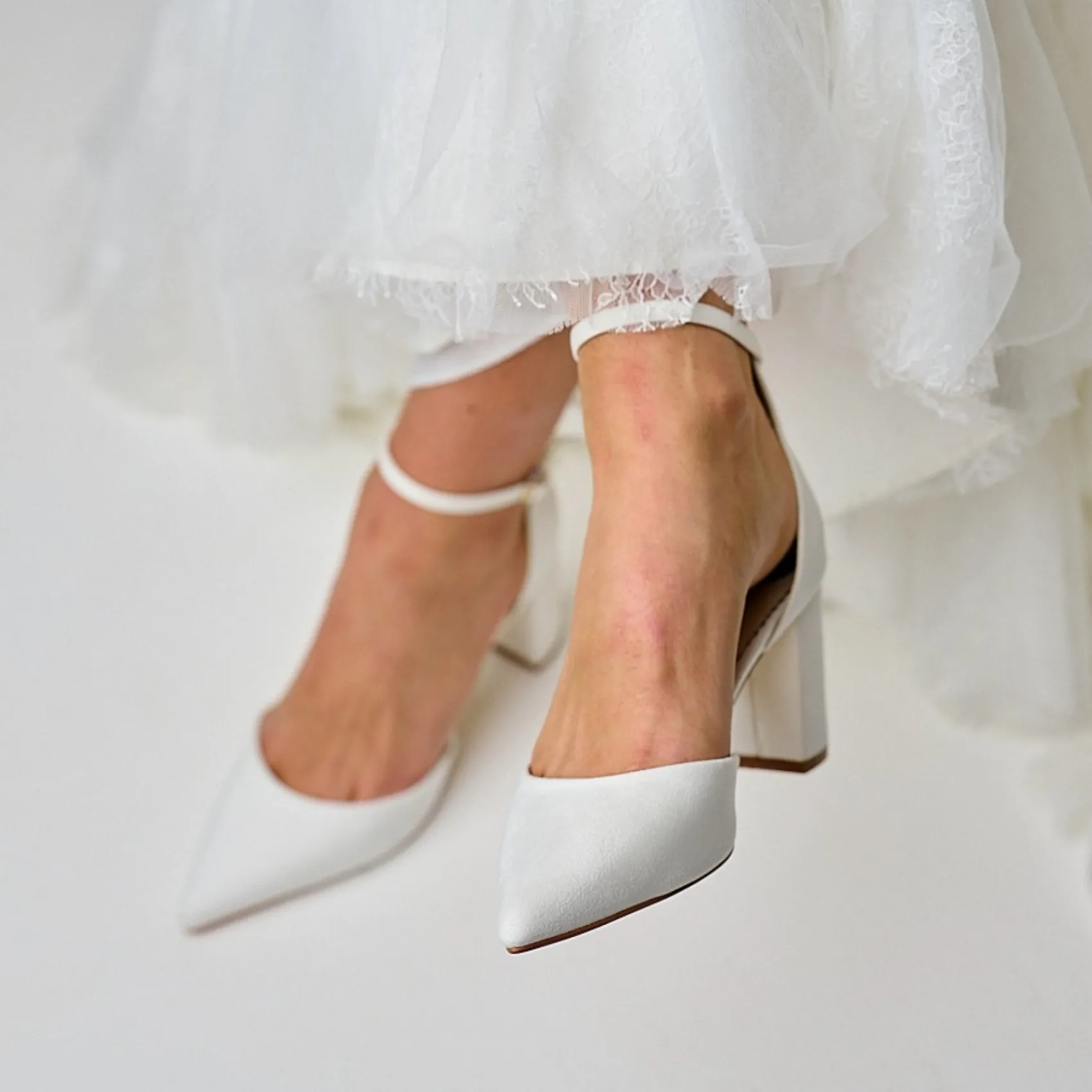 Perfect Bridal Liberty Elfenbein Wildleder Blockabsatz Knöchelriemen Gericht Schuhe* Schuhe Für Hochzeitsgäste | Schuhe Für Die Mutter Der Braut