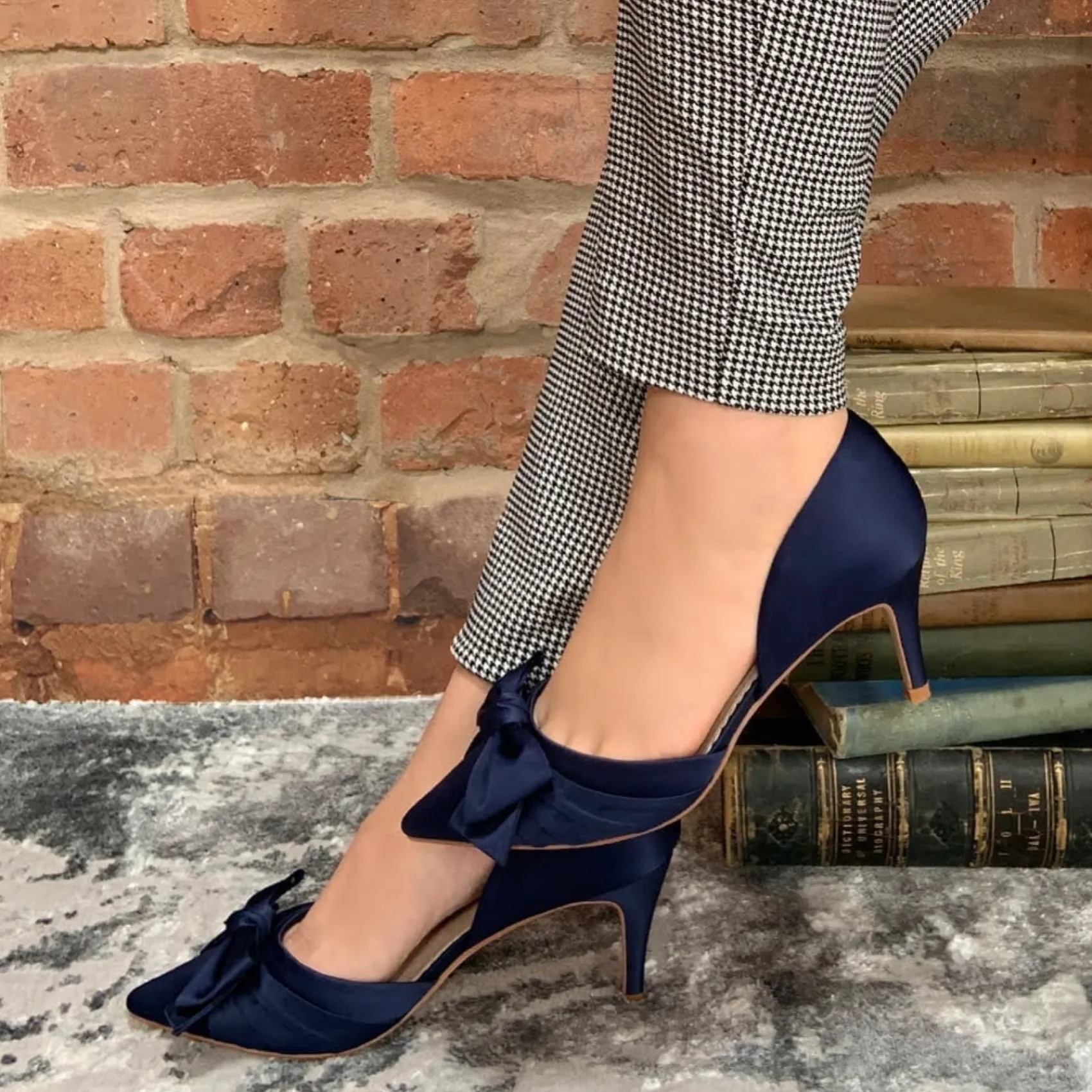 Perfect Bridal Margo Midnight Satin Mid Heel Schleife Gericht Schuhe* Party-schuhe | Schuhe Für Hochzeitsgäste