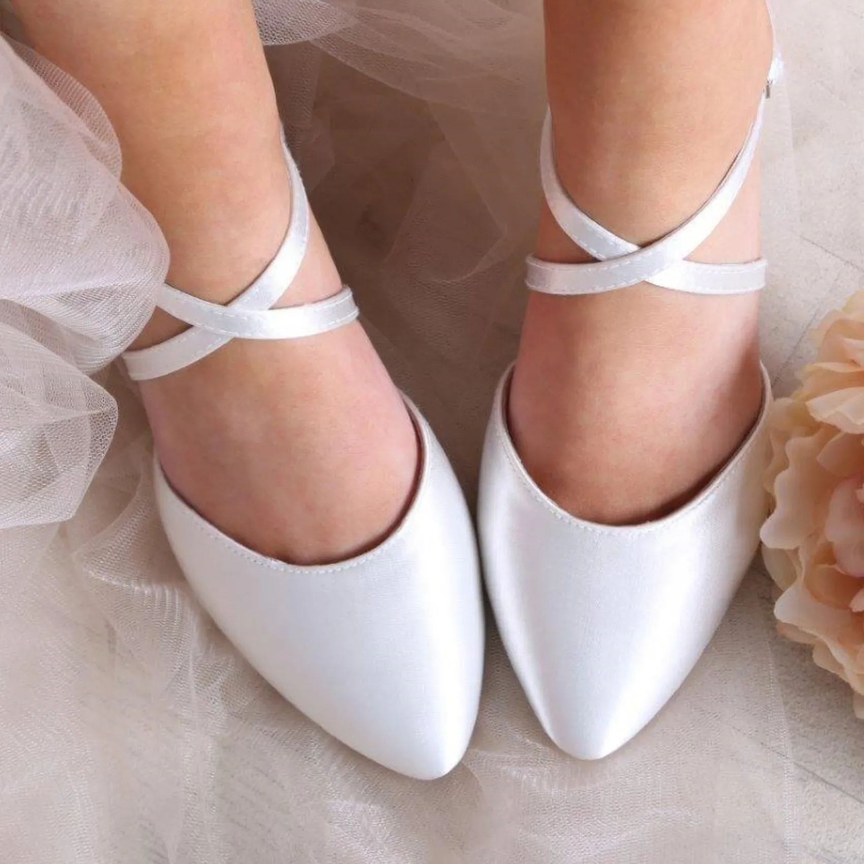 Perfect Bridal Renate Elfenbeinfarbene Satin Absatzstiefel mit Riemen (Weite Passform)* Hochzeitsschuhe | Schuhe Mit Niedrigem Absatz