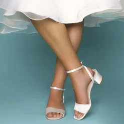 Perfect Bridal Riley Elfenbeinfarbene Perlensandalen mit niedrigem Blockabsatz (weite Passform)* Schuhe Für Brautjungfern | Hochzeitsschuhe