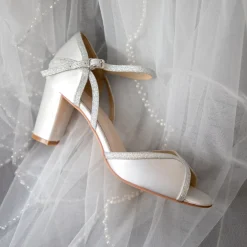 Perfect Bridal Sabrina Elfenbeinfarbener Satin & Silberner Glitzer Blockabsatz Sandalen* Hochzeitsschuhe | Schuhe Mit Mittlerem Absatz